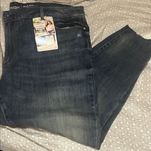 Levi's Denim - Levi's Signature Stretch Hi Rise Ankle Denim Jeans- 22S NWT